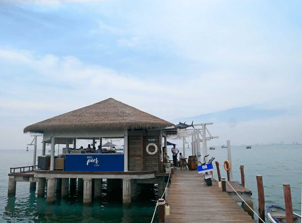 桟橋を歩いて到着する埠頭のカフェ｜KEPT PIER CAFE｜パタヤ